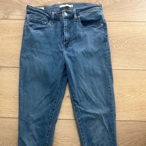 Levi’s Women 721  High Rise Skinny - Picture 2 of 3